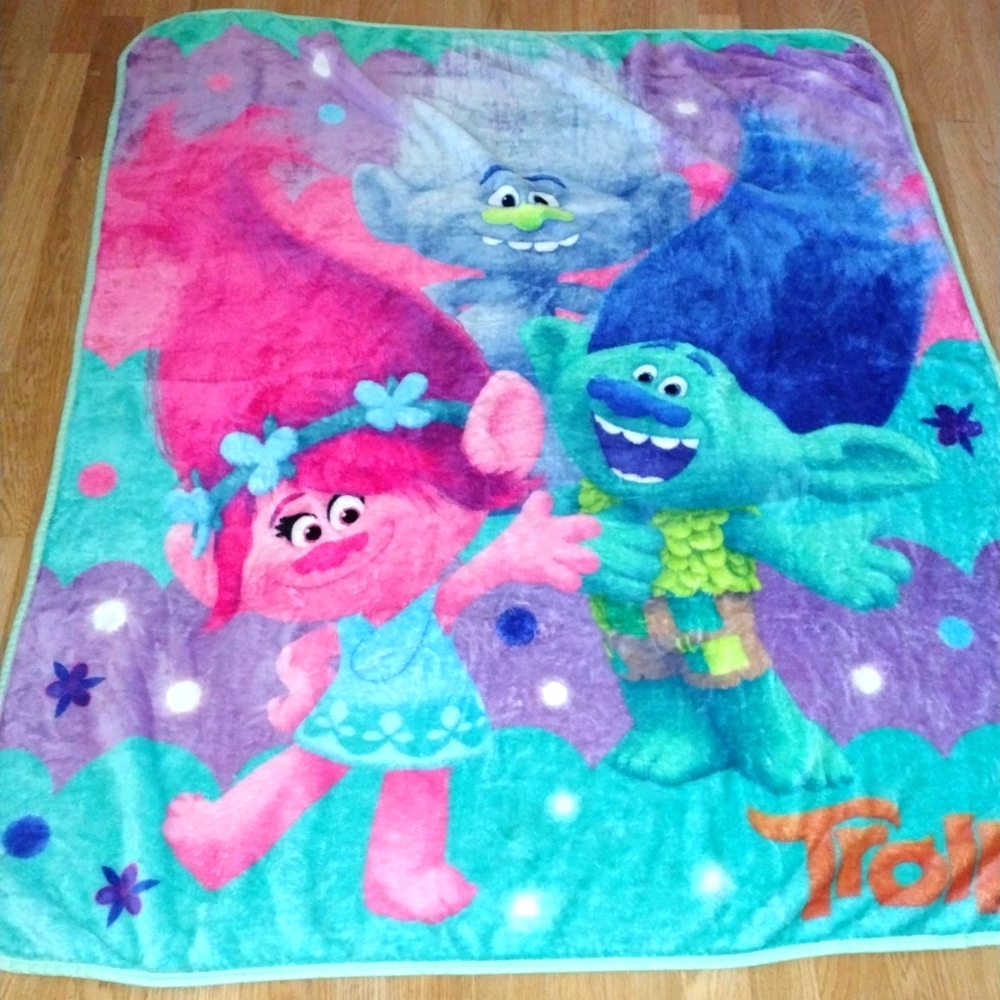 Troll's throw blanket